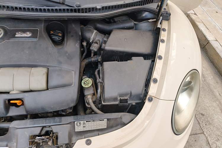Used Volkswagen Beetle 2008 2.0 AT Standard Edition Engine Bay Left