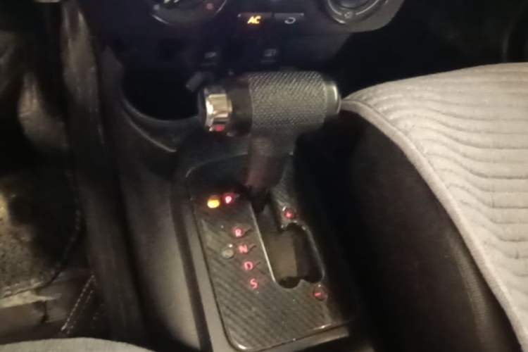 Used Volkswagen Beetle 2008 2.0 AT Standard Edition Gear Lever