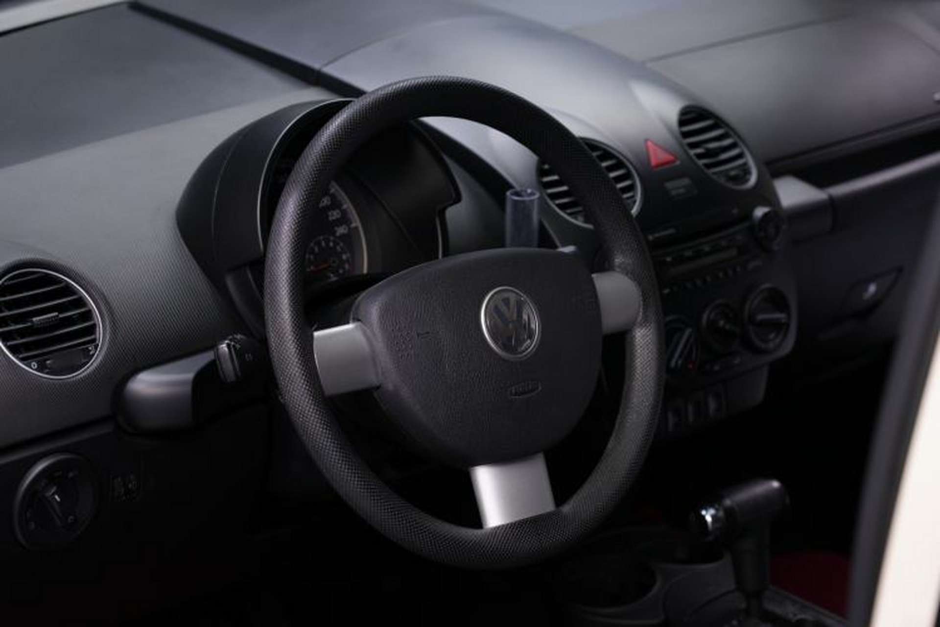 Used Volkswagen Beetle 2008 2.0 AT Standard Edition Interior 4