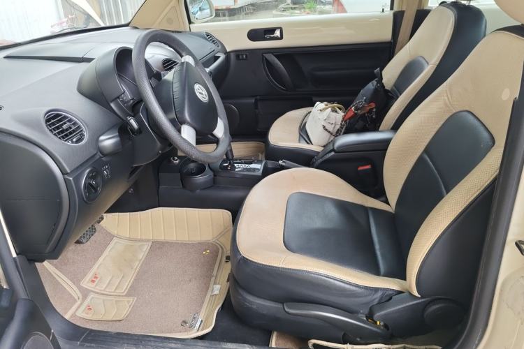 Used Volkswagen Beetle 2008 2.0 AT Standard Edition Left Front Seat