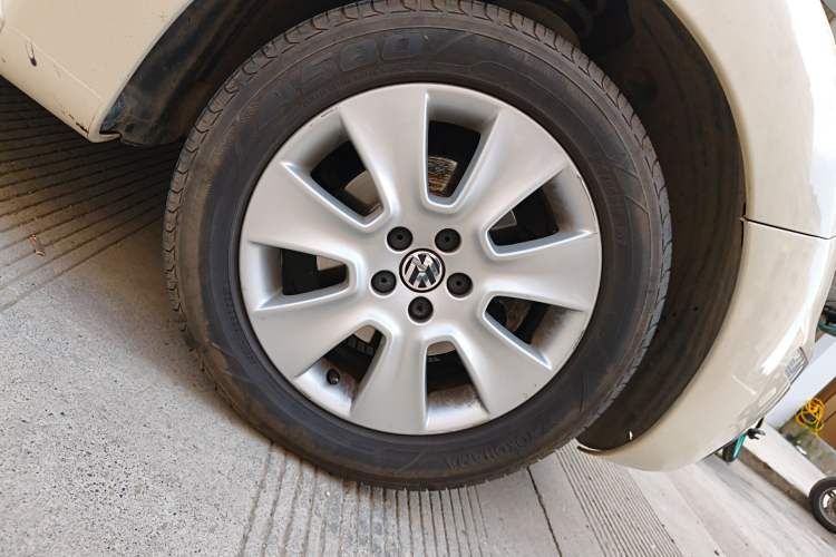 Used Volkswagen Beetle 2008 2.0 AT Standard Edition Right Front Wheel Hub