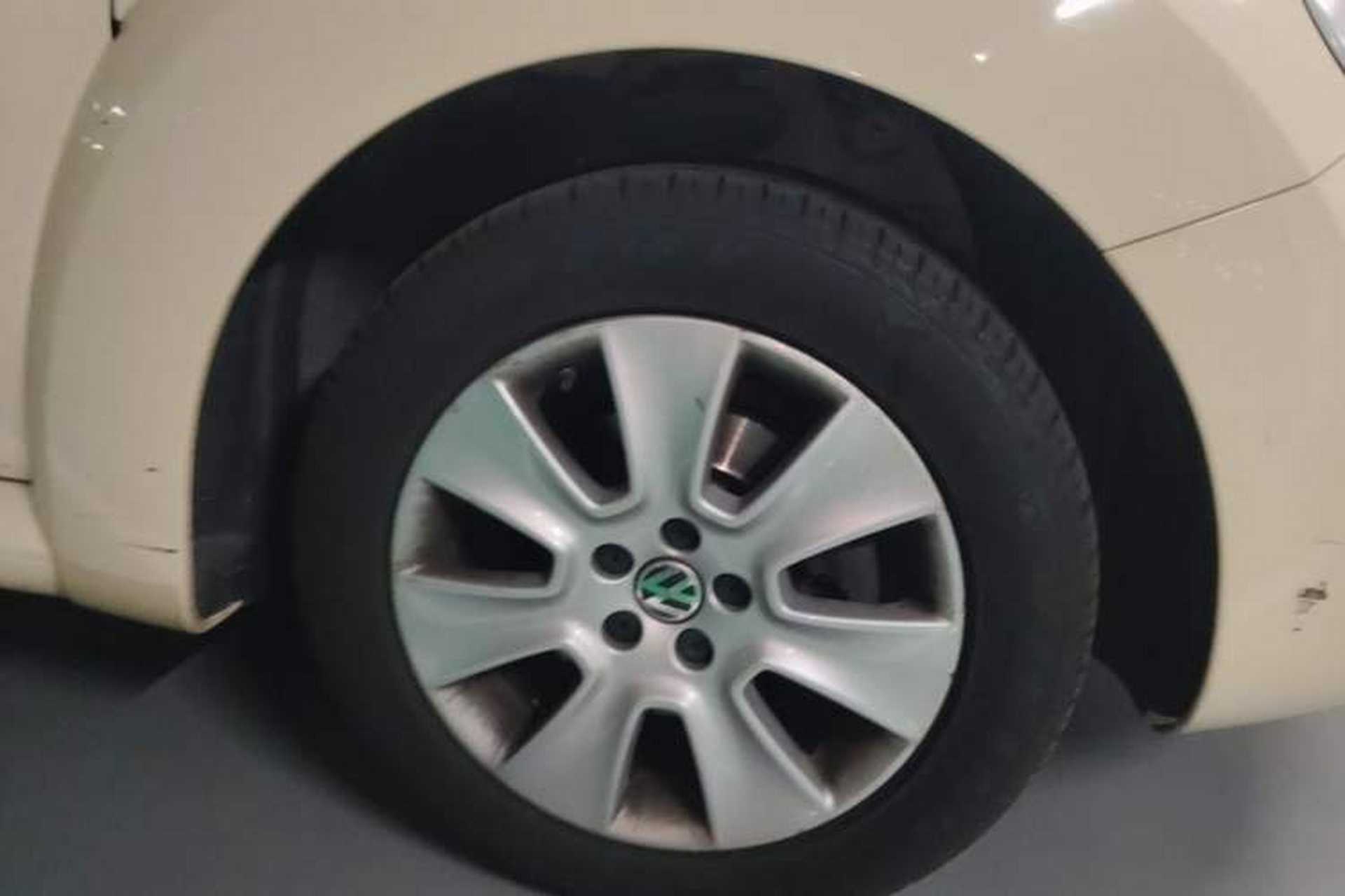 Used Volkswagen Beetle 2008 2.0 AT Standard Edition Right Front Wheel Hub