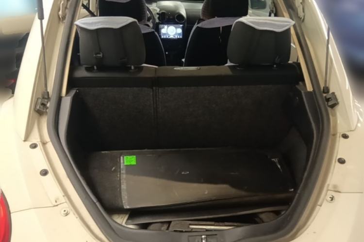 Used Volkswagen Beetle 2008 2.0 AT Standard Edition Trunk