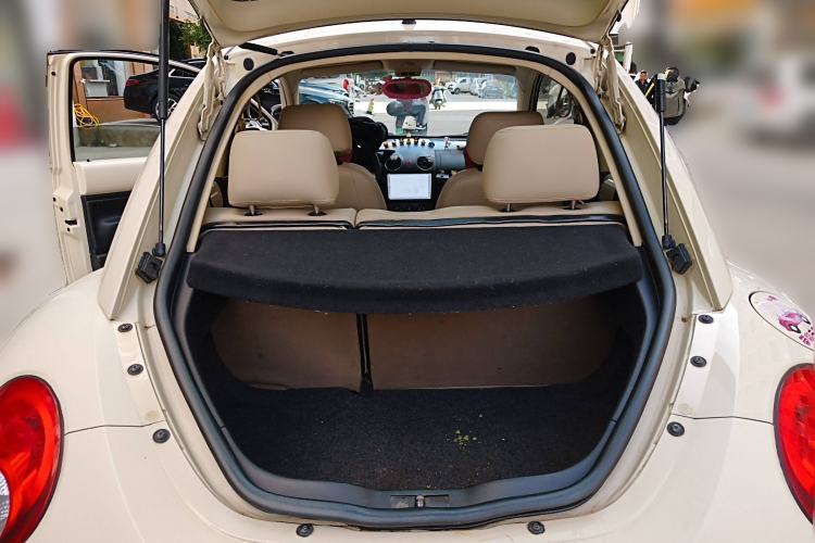 Used Volkswagen Beetle 2008 2.0 AT Standard Edition Trunk