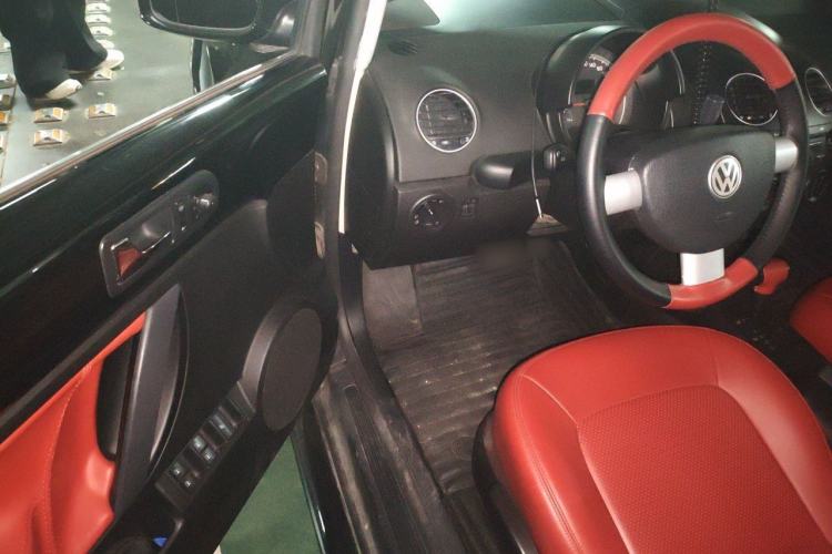 Used Volkswagen Beetle 2009 2.0 AT Top-Trim Convertible Driver Seat