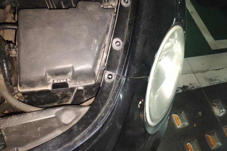 Used Volkswagen Beetle 2009 2.0 AT Top-Trim Convertible Engine Bay Left