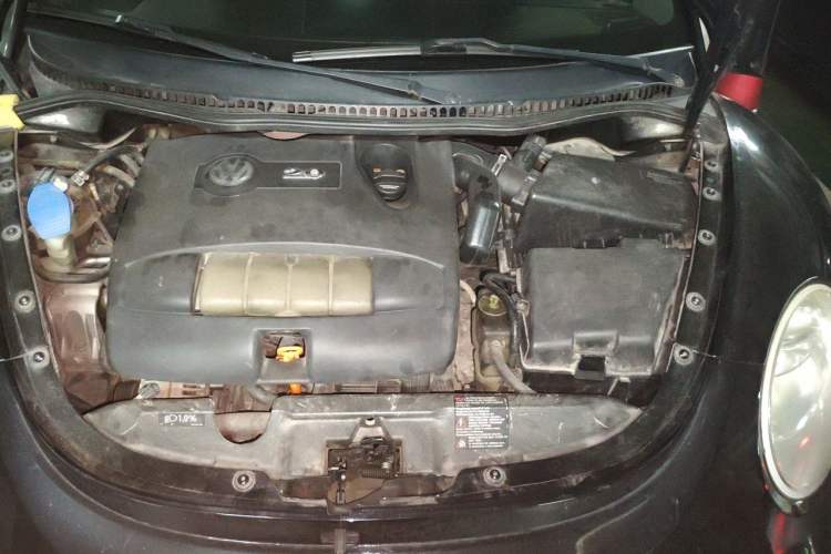 Used Volkswagen Beetle 2009 2.0 AT Top-Trim Convertible Engine Bay
