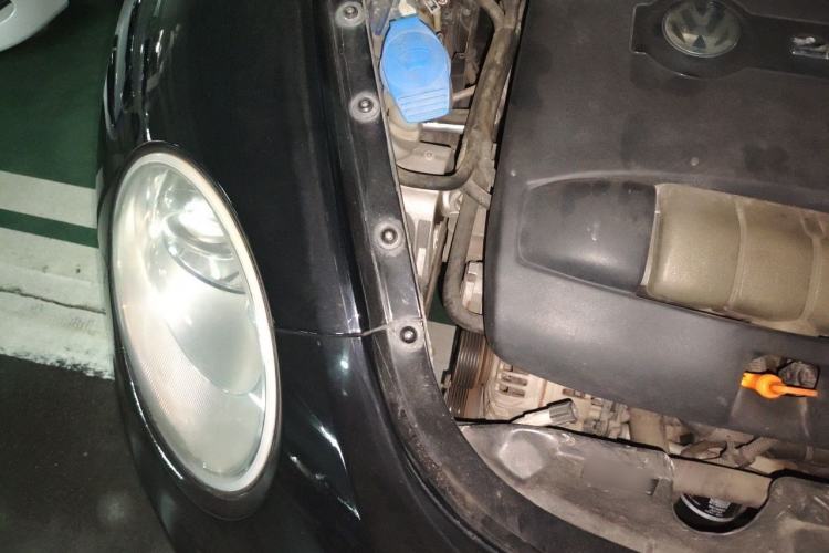 Used Volkswagen Beetle 2009 2.0 AT Top-Trim Convertible Engine Bay Right