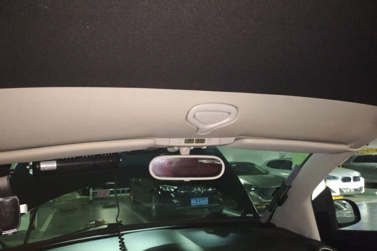 Used Volkswagen Beetle 2009 2.0 AT Top-Trim Convertible Headliner
