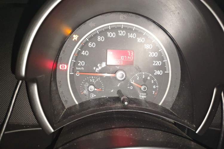 Used Volkswagen Beetle 2009 2.0 AT Top-Trim Convertible Instrument Cluster