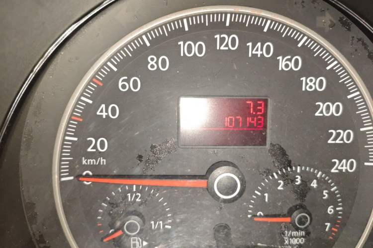 Used Volkswagen Beetle 2009 2.0 AT Top-Trim Convertible Odometer Close Up