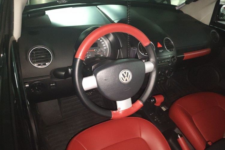 Used Volkswagen Beetle 2009 2.0 AT Top-Trim Convertible Steering Wheel