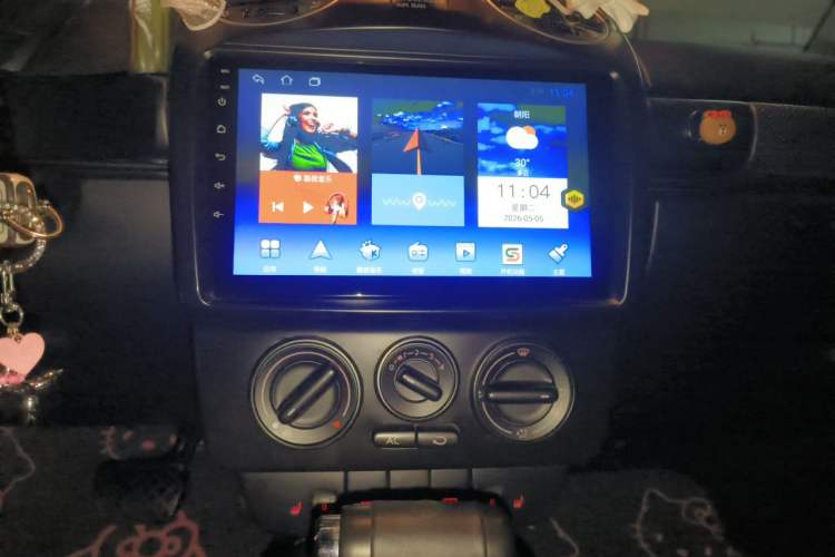 Used Volkswagen Beetle 2009 2.0 AT Top-Trim Convertible Audio And AC Panel