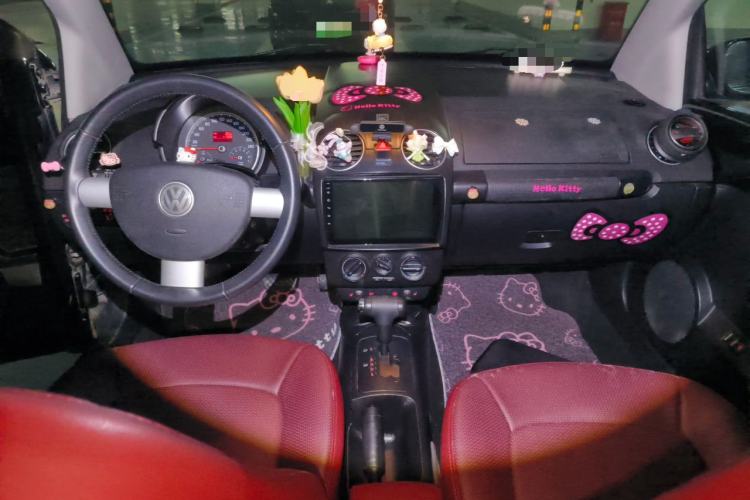Used Volkswagen Beetle 2009 2.0 AT Top-Trim Convertible Center Console