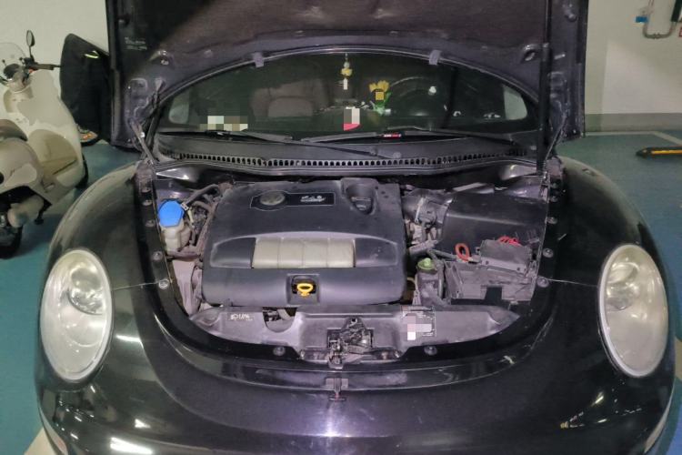 Used Volkswagen Beetle 2009 2.0 AT Top-Trim Convertible Engine Bay