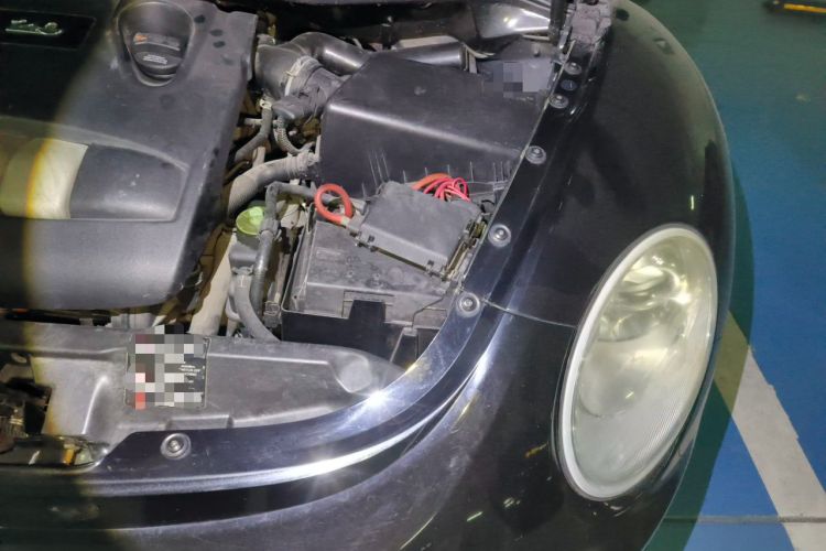 Used Volkswagen Beetle 2009 2.0 AT Top-Trim Convertible Engine Bay Left