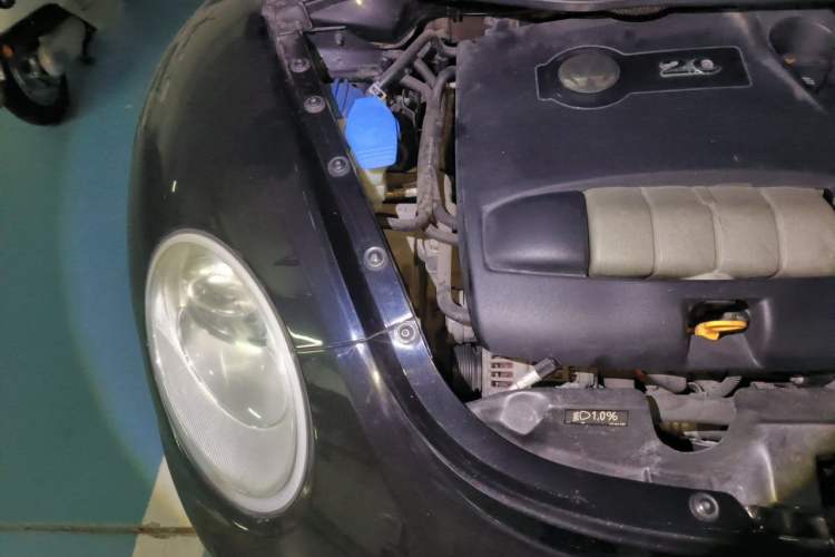 Used Volkswagen Beetle 2009 2.0 AT Top-Trim Convertible Engine Bay Right