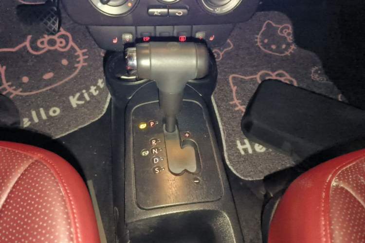 Used Volkswagen Beetle 2009 2.0 AT Top-Trim Convertible Gear Lever