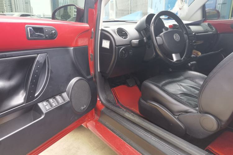 Used Volkswagen Beetle 2009 2.0 AT Top-Trim Convertible Driver Seat