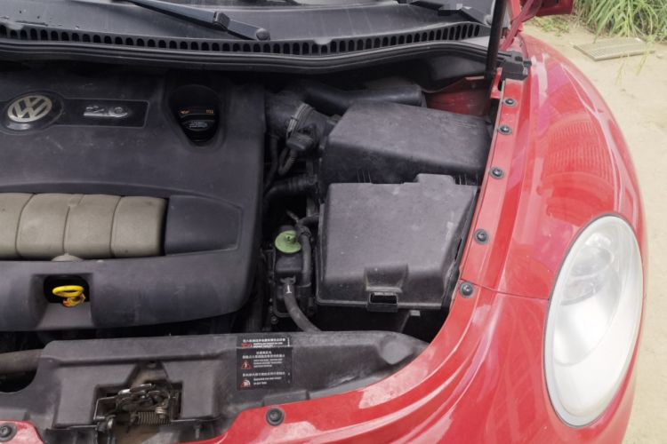 Used Volkswagen Beetle 2009 2.0 AT Top-Trim Convertible Engine Bay Left