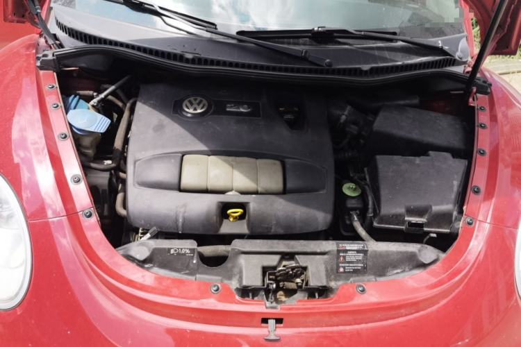 Used Volkswagen Beetle 2009 2.0 AT Top-Trim Convertible Engine Bay