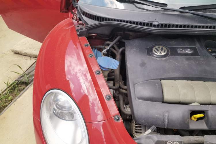 Used Volkswagen Beetle 2009 2.0 AT Top-Trim Convertible Engine Bay Right