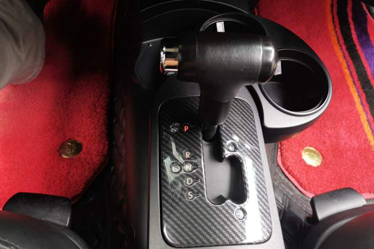 Used Volkswagen Beetle 2009 2.0 AT Top-Trim Convertible Gear Lever