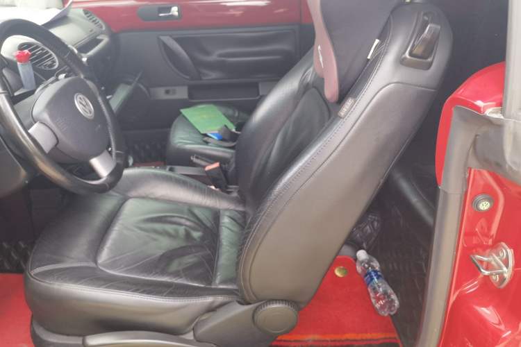 Used Volkswagen Beetle 2009 2.0 AT Top-Trim Convertible Left Front Seat