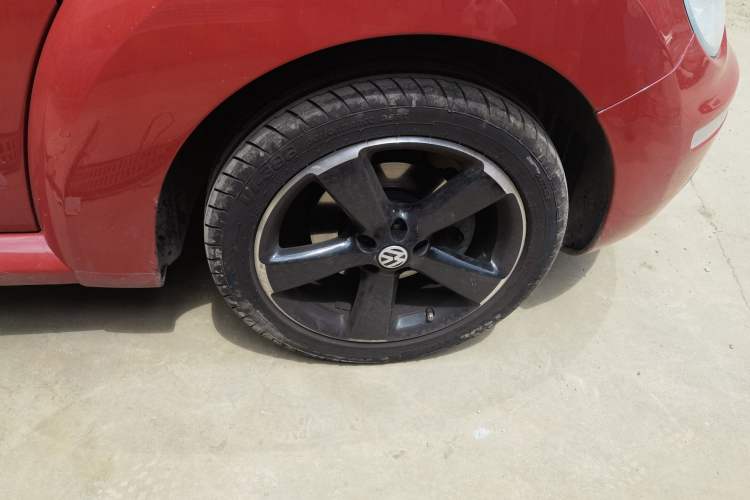 Used Volkswagen Beetle 2009 2.0 AT Top-Trim Convertible Right Front Wheel Hub