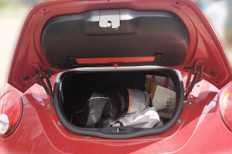 Used Volkswagen Beetle 2009 2.0 AT Top-Trim Convertible Trunk