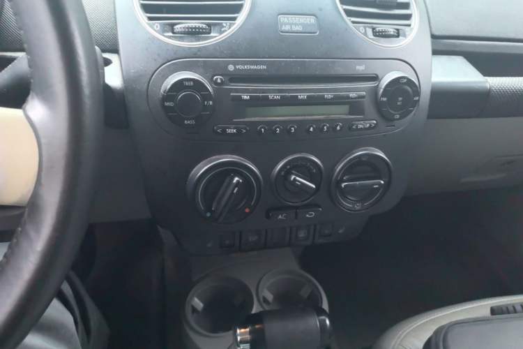 Used Volkswagen Beetle 2010 1.8T BlackOrange Luxury Edition Audio And AC Panel