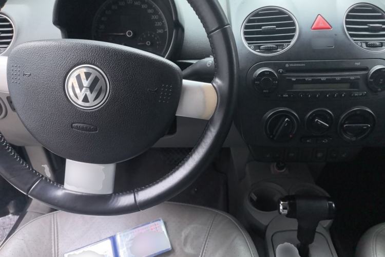 Used Volkswagen Beetle 2010 1.8T BlackOrange Luxury Edition Center Console