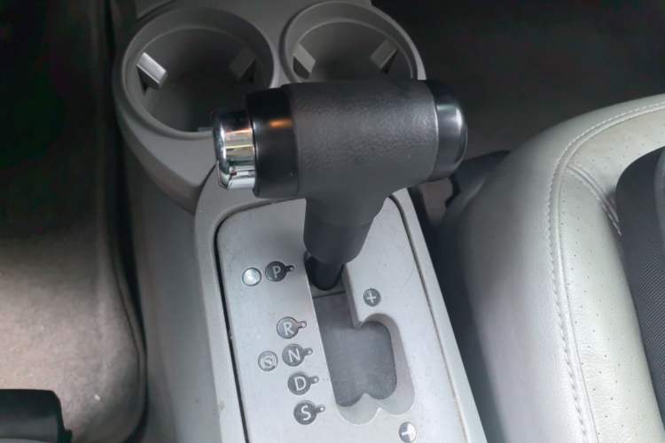 Used Volkswagen Beetle 2010 1.8T BlackOrange Luxury Edition Gear Lever