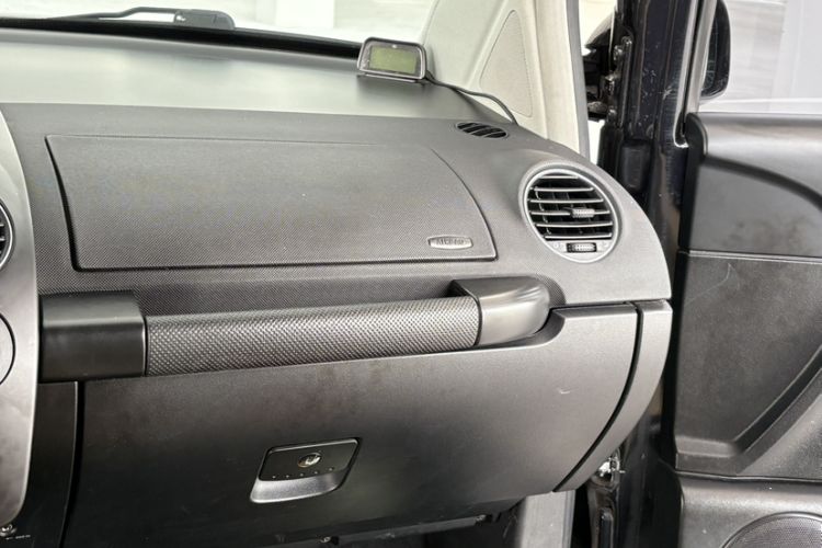Used Volkswagen Beetle 2010 1.6 AT Interior 5