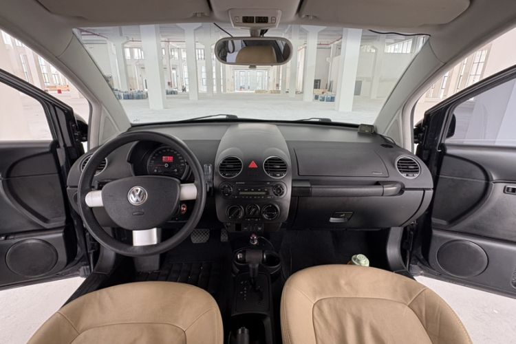 Used Volkswagen Beetle 2010 1.6 AT Interior 7