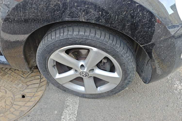 Used Volkswagen Beetle 2010 1.8T BlackOrange Luxury Edition Right Front Wheel Hub