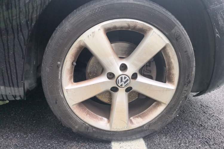 Used Volkswagen Beetle 2010 1.8T BlackOrange Luxury Edition Right Front Wheel Hub