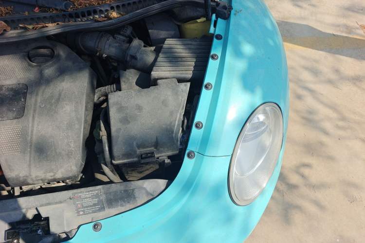 Used Volkswagen Beetle 2010 1.6 AT Engine Bay Left