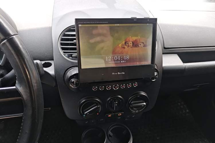 Used Volkswagen Beetle 2010 2.0 BlackOrange Convertible Luxury Edition Audio And AC Panel