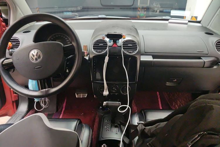 Used Volkswagen Beetle 2010 2.0 BlackOrange Comfort Edition Center Console