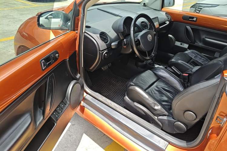Used Volkswagen Beetle 2010 2.0 BlackOrange Convertible Luxury Edition Driver Seat
