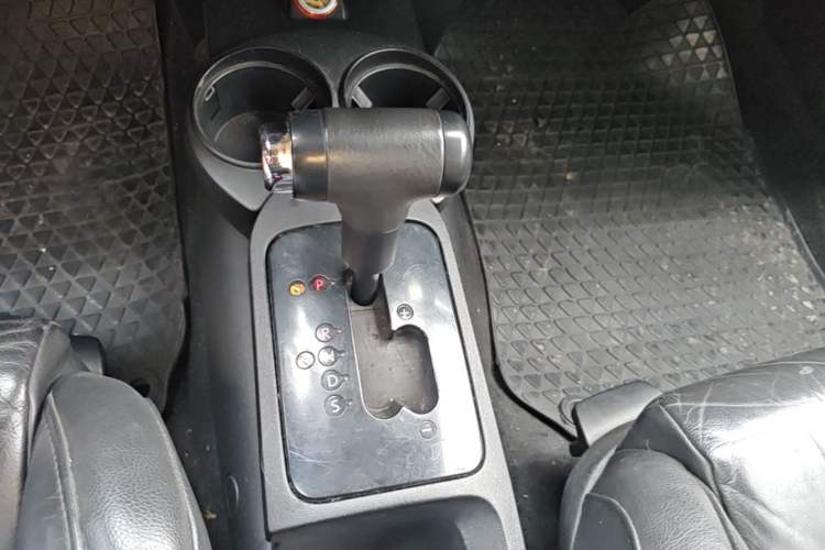 Used Volkswagen Beetle 2010 2.0 BlackOrange Convertible Luxury Edition Gear Lever