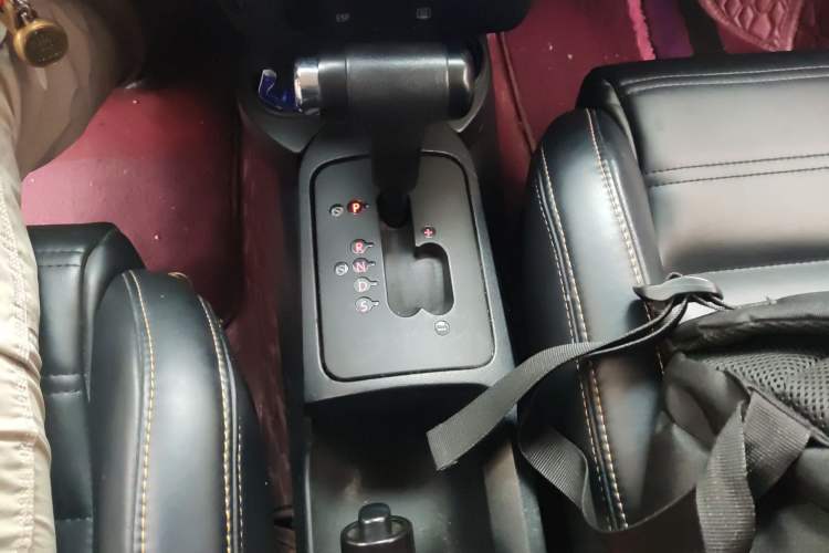Used Volkswagen Beetle 2010 2.0 BlackOrange Comfort Edition Gear Lever