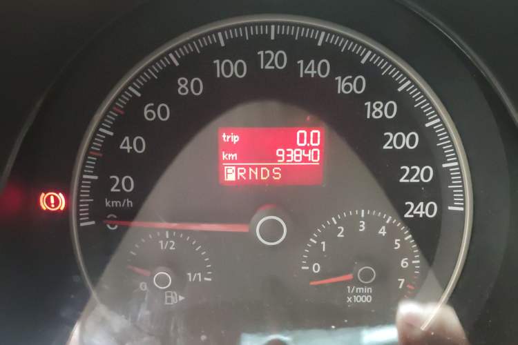 Used Volkswagen Beetle 2010 2.0 BlackOrange Comfort Edition Odometer Close Up