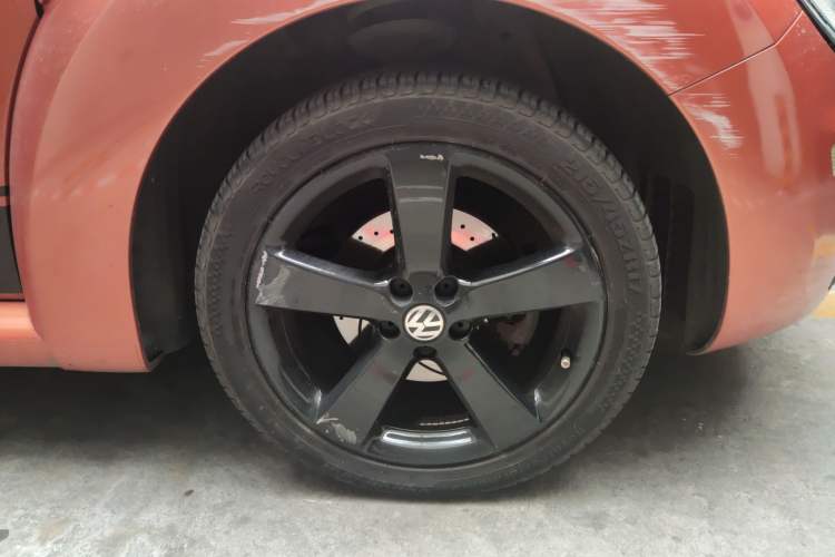 Used Volkswagen Beetle 2010 2.0 BlackOrange Comfort Edition Right Front Wheel Hub
