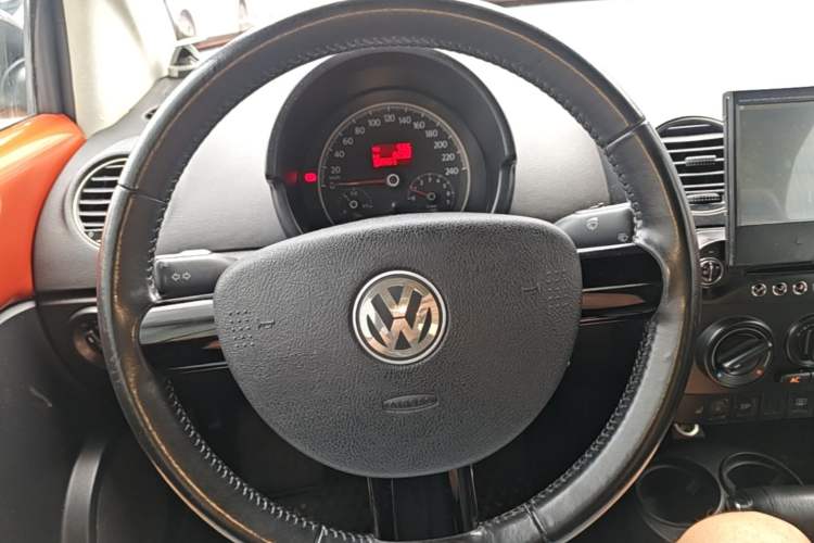 Used Volkswagen Beetle 2010 2.0 BlackOrange Convertible Luxury Edition Steering Wheel