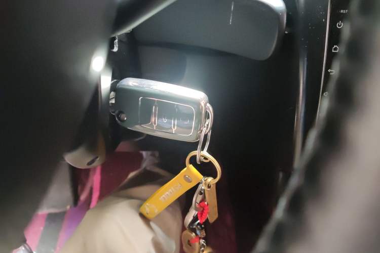 Used Volkswagen Beetle 2010 2.0 BlackOrange Comfort Edition Vehicle Key