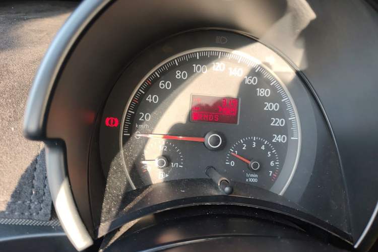 Used Volkswagen Beetle 2010 1.6 AT Instrument Cluster