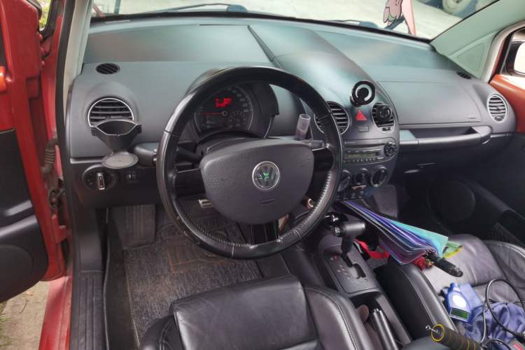 Used Volkswagen Beetle 2010 1.8T BlackOrange Luxury Edition Center Console