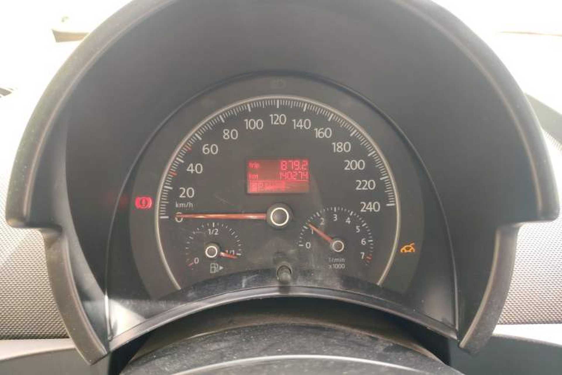 Used Volkswagen Beetle 2010 1.8T BlackOrange Luxury Edition Odometer Close Up
